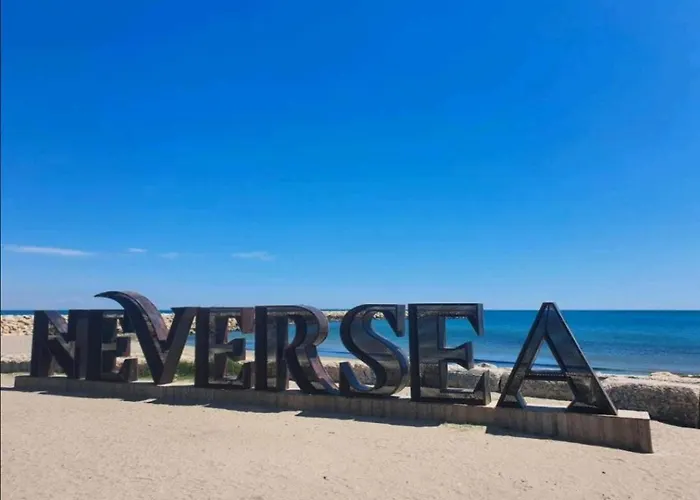 Neversea Beachfront 2 Bedroom Apartament